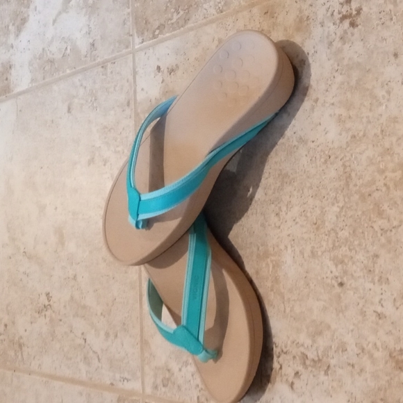 Vionic sandles - Picture 3 of 3